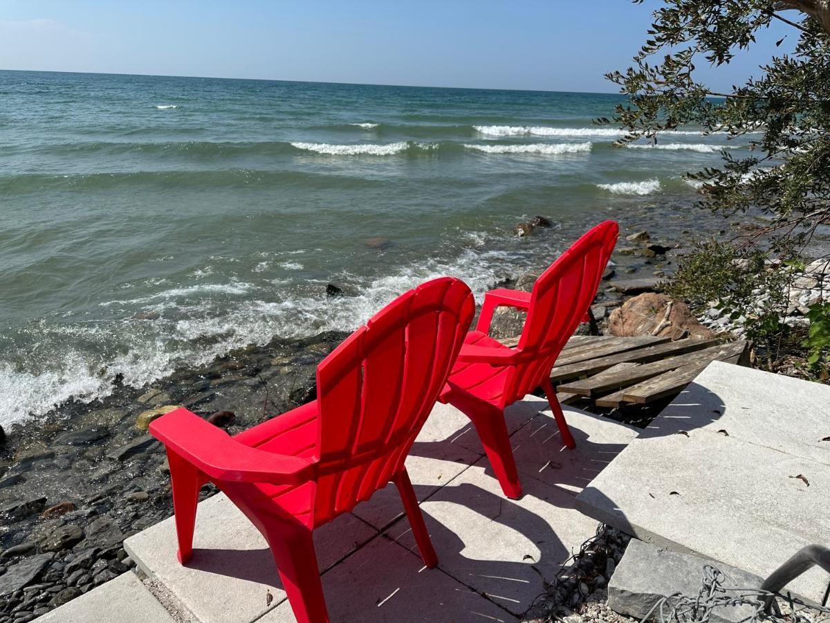 Bed and Breakfast The Wind In The Willows - Luxury Lakefront Oasis Cobourg Exteriér fotografie